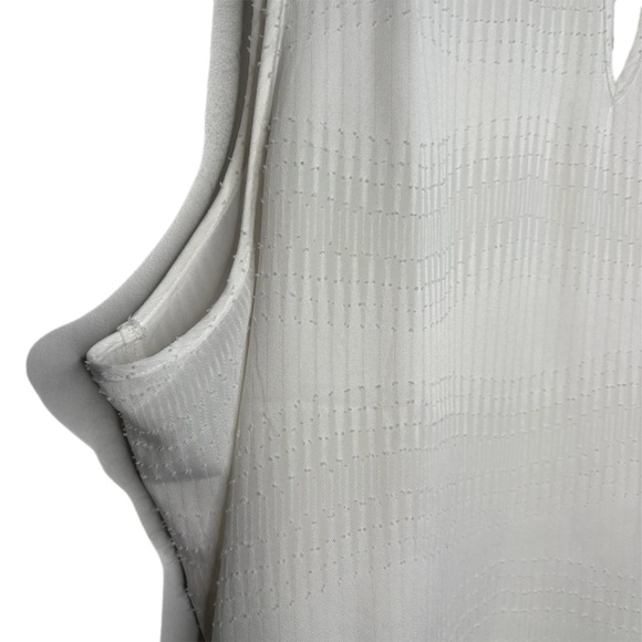 Elegant Cream Sleeveless Top - Picture 2 of 10